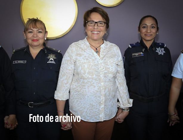 Twitter, Laura Beristain, foto de archivo