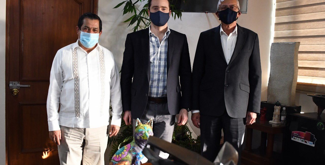 Tweeter, Juan Hugo de la Rosa